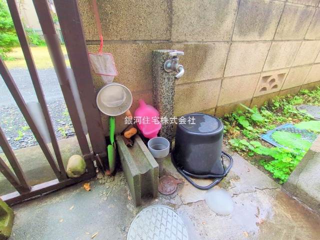 G00381766 埼玉県所沢市和ヶ原１丁目 中古一戸建て 930万円 土地面積58.28m² (約17.62坪) 建物面積46.97m² (約14.20坪) 間取り２ＬＤＫ 築年月1970年02月(築55年)【外観14】