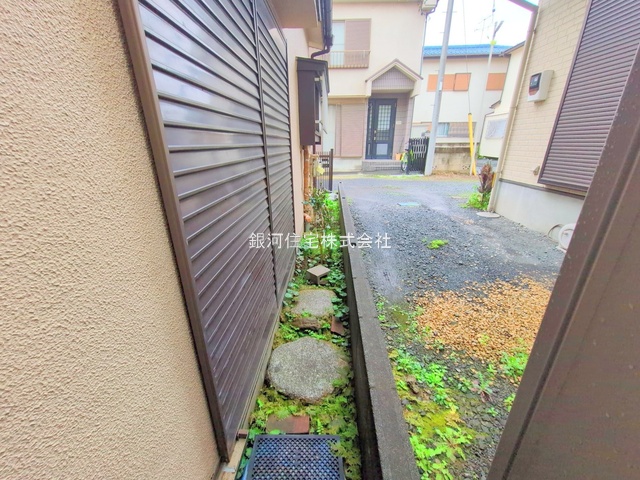 G00381766 埼玉県所沢市和ヶ原１丁目 中古一戸建て 930万円 土地面積58.28m² (約17.62坪) 建物面積46.97m² (約14.20坪) 間取り２ＬＤＫ 築年月1970年02月(築55年)【外観16】