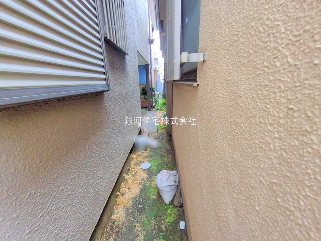 G00381766 埼玉県所沢市和ヶ原１丁目 中古一戸建て 930万円 土地面積58.28m² (約17.62坪) 建物面積46.97m² (約14.20坪) 間取り２ＬＤＫ 築年月1970年02月(築55年)【外観17】