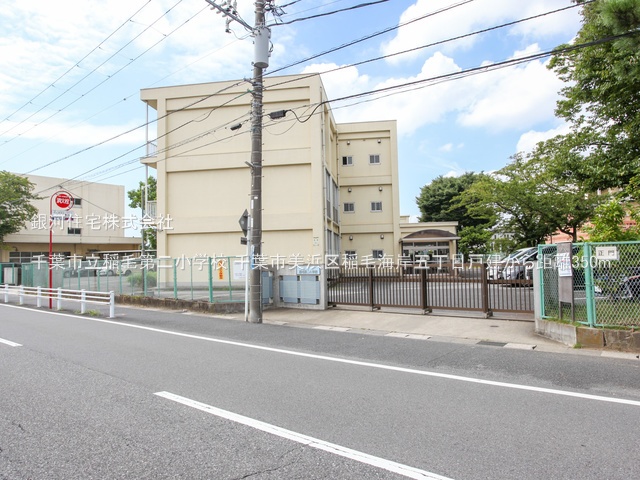G00381889 千葉県千葉市美浜区稲毛海岸５丁目 中古一戸建て 4799万円 土地面積117.68m² (約35.59坪) 建物面積100.34m² (約30.35坪) 間取り４ＬＤＫ 築年月2012年07月(築13年)【周辺環境】千葉市立稲毛第二小学校