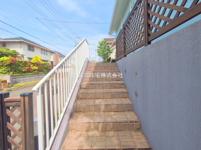 G00381890 神奈川県横浜市青葉区美しが丘西２丁目 中古一戸建て 6299万円 土地面積188.85m² (約57.12坪) 建物面積113.02m² (約34.18坪) 間取り４ＬＤＫ 築年月1995年07月(築30年)【外観4】