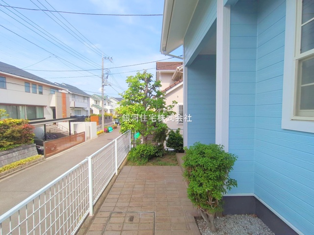 G00381890 神奈川県横浜市青葉区美しが丘西２丁目 中古一戸建て 6299万円 土地面積188.85m² (約57.12坪) 建物面積113.02m² (約34.18坪) 間取り４ＬＤＫ 築年月1995年07月(築30年)【外観5】