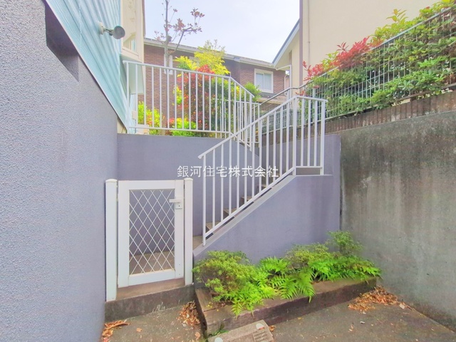 G00381890 神奈川県横浜市青葉区美しが丘西２丁目 中古一戸建て 6299万円 土地面積188.85m² (約57.12坪) 建物面積113.02m² (約34.18坪) 間取り４ＬＤＫ 築年月1995年07月(築30年)【外観12】