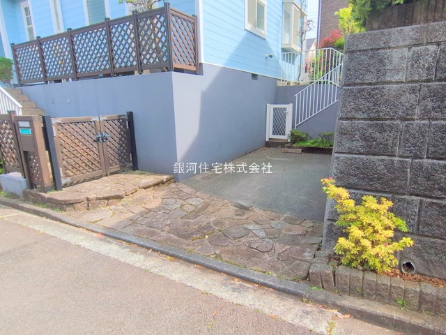 G00381890 神奈川県横浜市青葉区美しが丘西２丁目 中古一戸建て 6299万円 土地面積188.85m² (約57.12坪) 建物面積113.02m² (約34.18坪) 間取り４ＬＤＫ 築年月1995年07月(築30年)【外観15】