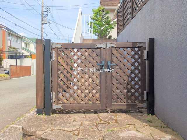 G00381890 神奈川県横浜市青葉区美しが丘西２丁目 中古一戸建て 6299万円 土地面積188.85m² (約57.12坪) 建物面積113.02m² (約34.18坪) 間取り４ＬＤＫ 築年月1995年07月(築30年)【外観18】