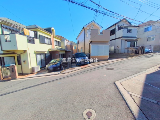 G00381973 神奈川県横浜市西区境之谷 中古一戸建て 4499万円 土地面積100.11m² (約30.28坪) 建物面積94.54m² (約28.59坪) 間取り４ＬＤＫ 築年月2002年08月(築23年)【外観3】