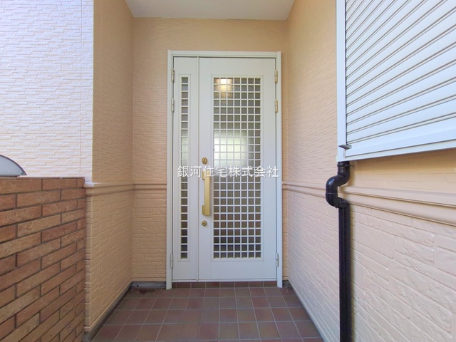 G00381973 神奈川県横浜市西区境之谷 中古一戸建て 4499万円 土地面積100.11m² (約30.28坪) 建物面積94.54m² (約28.59坪) 間取り４ＬＤＫ 築年月2002年08月(築23年)【外観5】