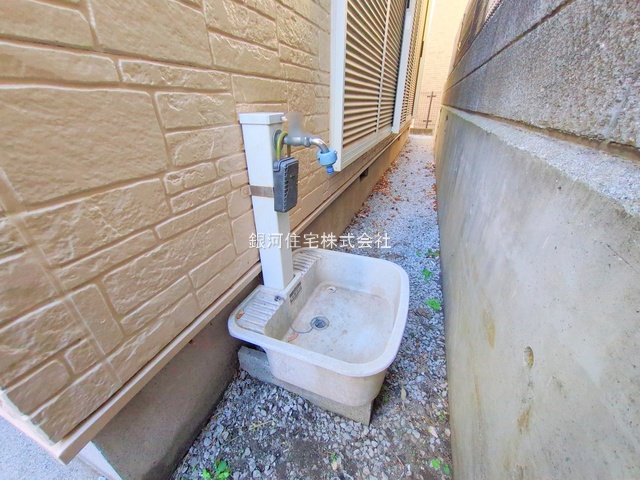 G00381973 神奈川県横浜市西区境之谷 中古一戸建て 4499万円 土地面積100.11m² (約30.28坪) 建物面積94.54m² (約28.59坪) 間取り４ＬＤＫ 築年月2002年08月(築23年)【外観7】