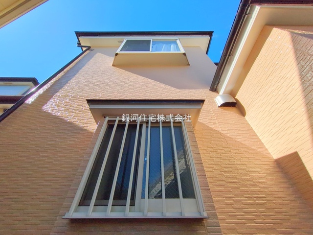 G00381973 神奈川県横浜市西区境之谷 中古一戸建て 4499万円 土地面積100.11m² (約30.28坪) 建物面積94.54m² (約28.59坪) 間取り４ＬＤＫ 築年月2002年08月(築23年)【外観11】