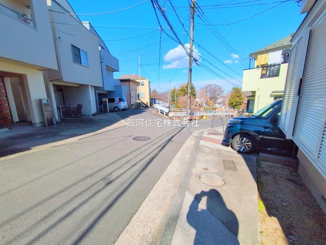 G00381973 神奈川県横浜市西区境之谷 中古一戸建て 4499万円 土地面積100.11m² (約30.28坪) 建物面積94.54m² (約28.59坪) 間取り４ＬＤＫ 築年月2002年08月(築23年)【外観17】