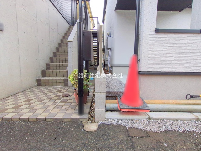 G00382162 東京都国立市青柳１丁目 新築一戸建て 5480万円 土地面積81.01m² (約24.50坪) 建物面積93.56m² (約28.30坪) 間取り３ＬＤＫ 築年月2025年10月(築１年以内)【外観11】