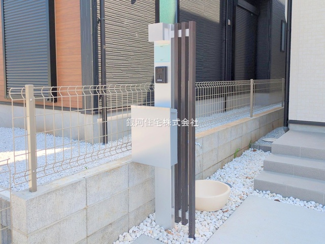 G00382164 神奈川県小田原市堀之内 新築一戸建て 2480万円 土地面積142.33m² (約43.05坪) 建物面積100.19m² (約30.30坪) 間取り４ＬＤＫ 築年月2025年07月(築１年以内)【外観6】