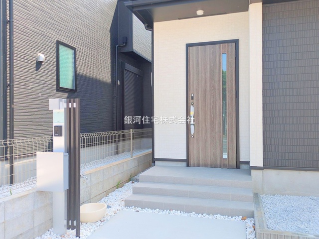 G00382164 神奈川県小田原市堀之内 新築一戸建て 2480万円 土地面積142.33m² (約43.05坪) 建物面積100.19m² (約30.30坪) 間取り４ＬＤＫ 築年月2025年07月(築１年以内)【外観7】
