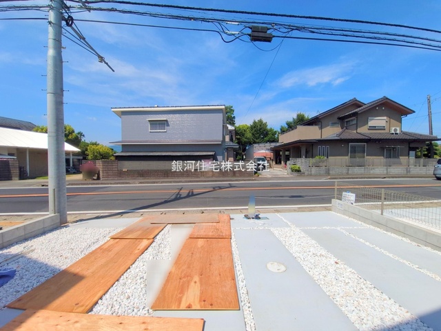G00382164 神奈川県小田原市堀之内 新築一戸建て 2480万円 土地面積142.33m² (約43.05坪) 建物面積100.19m² (約30.30坪) 間取り４ＬＤＫ 築年月2025年07月(築１年以内)【外観9】