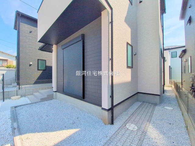 G00382164 神奈川県小田原市堀之内 新築一戸建て 2480万円 土地面積142.33m² (約43.05坪) 建物面積100.19m² (約30.30坪) 間取り４ＬＤＫ 築年月2025年07月(築１年以内)【外観10】