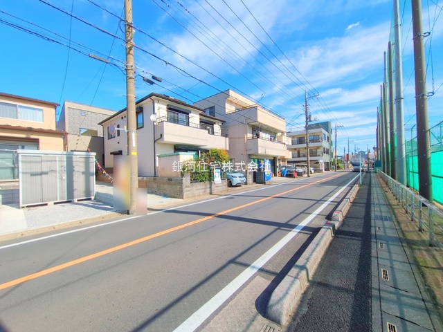 G00382187 埼玉県川口市南鳩ヶ谷５丁目 新築一戸建て 4480万円 土地面積130.26m² (約39.40坪) 建物面積104.54m² (約31.62坪) 間取り３ＳＬＤＫ 築年月2025年11月(築１年以内)【外観3】