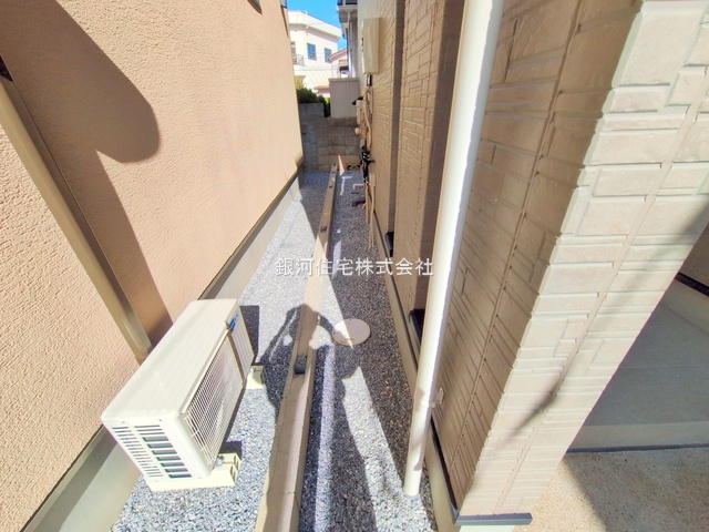 G00382187 埼玉県川口市南鳩ヶ谷５丁目 新築一戸建て 4480万円 土地面積130.26m² (約39.40坪) 建物面積104.54m² (約31.62坪) 間取り３ＳＬＤＫ 築年月2025年11月(築１年以内)【外観8】