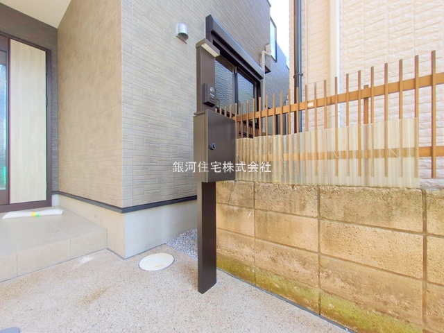 G00382187 埼玉県川口市南鳩ヶ谷５丁目 新築一戸建て 4480万円 土地面積130.26m² (約39.40坪) 建物面積104.54m² (約31.62坪) 間取り３ＳＬＤＫ 築年月2025年11月(築１年以内)【外観11】