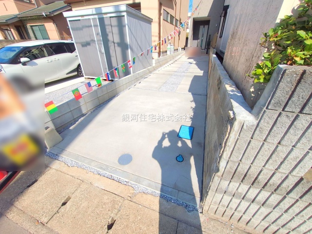 G00382187 埼玉県川口市南鳩ヶ谷５丁目 新築一戸建て 4480万円 土地面積130.26m² (約39.40坪) 建物面積104.54m² (約31.62坪) 間取り３ＳＬＤＫ 築年月2025年11月(築１年以内)【外観13】