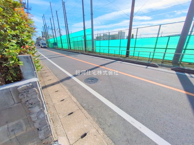 G00382187 埼玉県川口市南鳩ヶ谷５丁目 新築一戸建て 4480万円 土地面積130.26m² (約39.40坪) 建物面積104.54m² (約31.62坪) 間取り３ＳＬＤＫ 築年月2025年11月(築１年以内)【外観17】