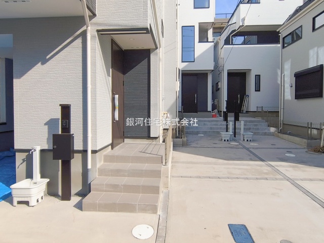 G00382209 千葉県市川市福栄１丁目 新築一戸建て 6180万円 土地面積62.53m² (約18.91坪) 建物面積101.37m² (約30.66坪) 築年月2025年12月(築１年以内)【外観9】