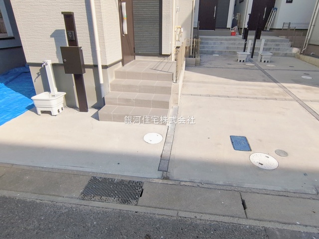 G00382209 千葉県市川市福栄１丁目 新築一戸建て 6180万円 土地面積62.53m² (約18.91坪) 建物面積101.37m² (約30.66坪) 築年月2025年12月(築１年以内)【外観10】