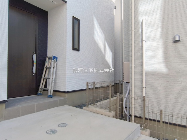 G00382213 千葉県市川市福栄１丁目 新築一戸建て 5680万円 土地面積77.06m² (約23.31坪) 建物面積96.05m² (約29.05坪) 築年月2025年12月(築１年以内)【外観7】