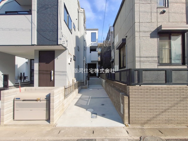 G00382214 千葉県市川市福栄１丁目 新築一戸建て 5680万円 土地面積76.78m² (約23.22坪) 建物面積93.71m² (約28.34坪) 築年月2025年12月(築１年以内)【外観2】