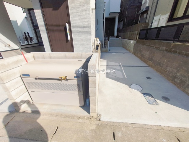 G00382214 千葉県市川市福栄１丁目 新築一戸建て 5680万円 土地面積76.78m² (約23.22坪) 建物面積93.71m² (約28.34坪) 築年月2025年12月(築１年以内)【外観10】