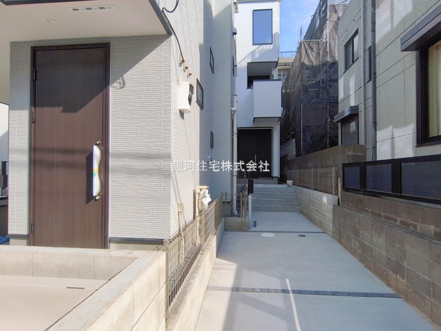 G00382214 千葉県市川市福栄１丁目 新築一戸建て 5680万円 土地面積76.78m² (約23.22坪) 建物面積93.71m² (約28.34坪) 築年月2025年12月(築１年以内)【外観11】