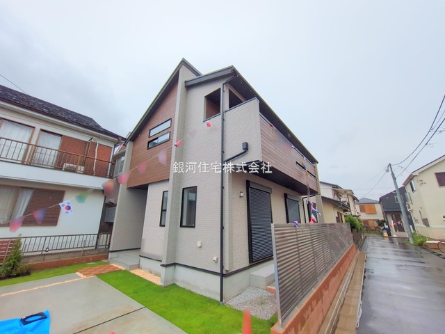G00382241 東京都小平市大沼町４丁目 新築一戸建て 5330万円 土地面積146.69m² (約44.37坪) 建物面積103.98m² (約31.45坪) 間取り４ＬＤＫ 築年月2025年09月(築１年以内)【外観4】