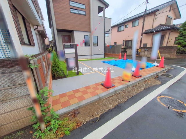 G00382241 東京都小平市大沼町４丁目 新築一戸建て 5330万円 土地面積146.69m² (約44.37坪) 建物面積103.98m² (約31.45坪) 間取り４ＬＤＫ 築年月2025年09月(築１年以内)【外観10】