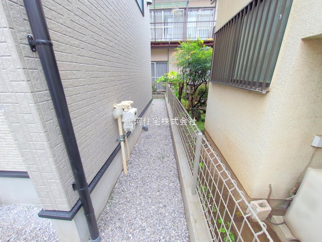 G00382241 東京都小平市大沼町４丁目 新築一戸建て 5330万円 土地面積146.69m² (約44.37坪) 建物面積103.98m² (約31.45坪) 間取り４ＬＤＫ 築年月2025年09月(築１年以内)【外観17】