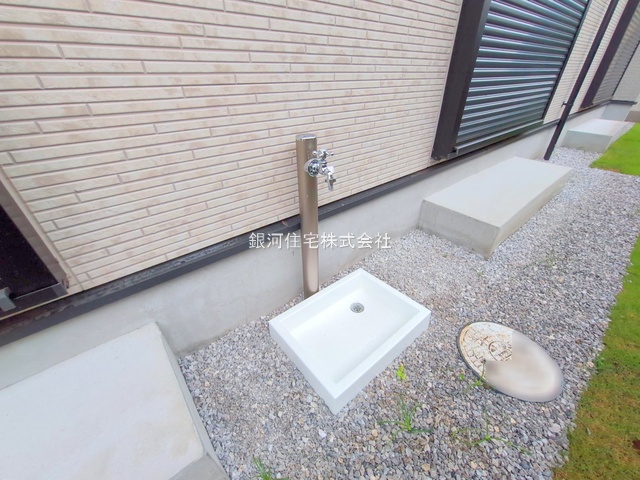 G00382241 東京都小平市大沼町４丁目 新築一戸建て 5330万円 土地面積146.69m² (約44.37坪) 建物面積103.98m² (約31.45坪) 間取り４ＬＤＫ 築年月2025年09月(築１年以内)【外観18】