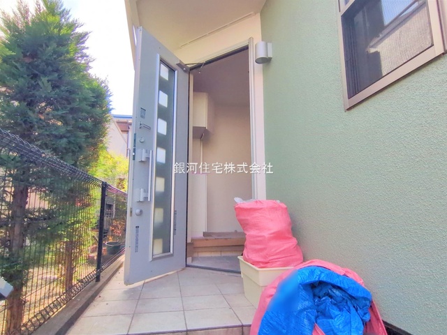 G00382309 神奈川県川崎市宮前区犬蔵１丁目 中古一戸建て 5390万円 土地面積143.55m² (約43.42坪) 建物面積106.19m² (約32.12坪) 間取り４ＬＤＫ 築年月2004年11月(築21年)【外観5】