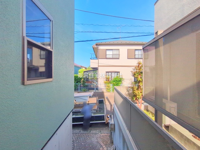 G00382309 神奈川県川崎市宮前区犬蔵１丁目 中古一戸建て 5390万円 土地面積143.55m² (約43.42坪) 建物面積106.19m² (約32.12坪) 間取り４ＬＤＫ 築年月2004年11月(築21年)【外観6】