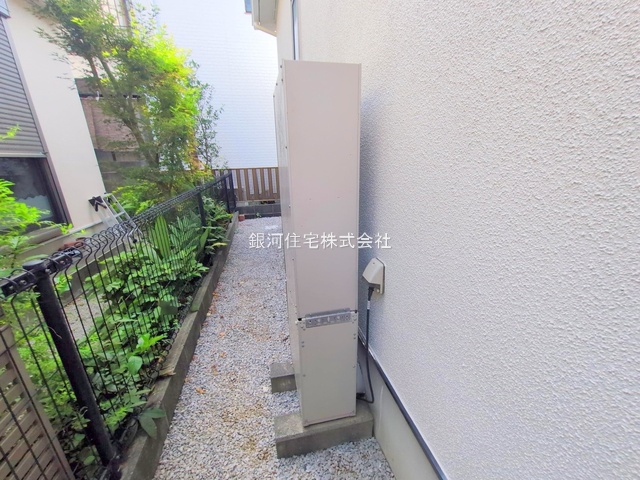 G00382309 神奈川県川崎市宮前区犬蔵１丁目 中古一戸建て 5390万円 土地面積143.55m² (約43.42坪) 建物面積106.19m² (約32.12坪) 間取り４ＬＤＫ 築年月2004年11月(築21年)【外観8】