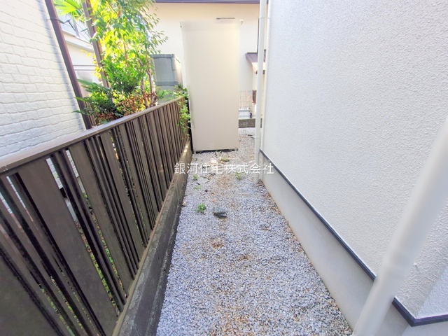 G00382309 神奈川県川崎市宮前区犬蔵１丁目 中古一戸建て 5390万円 土地面積143.55m² (約43.42坪) 建物面積106.19m² (約32.12坪) 間取り４ＬＤＫ 築年月2004年11月(築21年)【外観9】