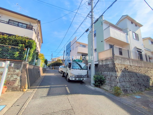 G00382309 神奈川県川崎市宮前区犬蔵１丁目 中古一戸建て 5390万円 土地面積143.55m² (約43.42坪) 建物面積106.19m² (約32.12坪) 間取り４ＬＤＫ 築年月2004年11月(築21年)【外観14】