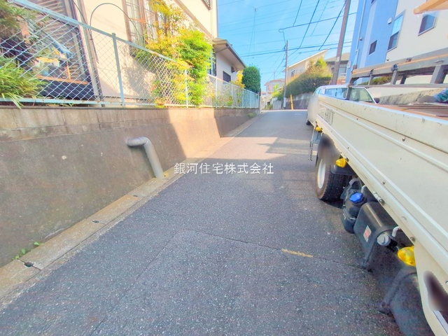 G00382309 神奈川県川崎市宮前区犬蔵１丁目 中古一戸建て 5390万円 土地面積143.55m² (約43.42坪) 建物面積106.19m² (約32.12坪) 間取り４ＬＤＫ 築年月2004年11月(築21年)【外観15】