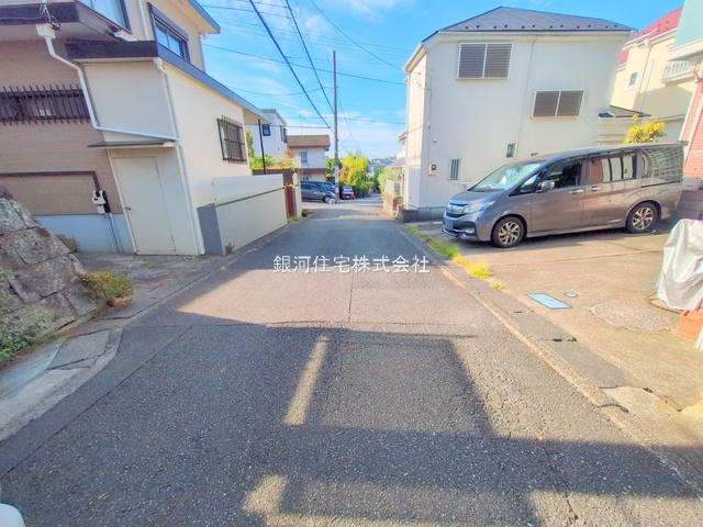 G00382309 神奈川県川崎市宮前区犬蔵１丁目 中古一戸建て 5390万円 土地面積143.55m² (約43.42坪) 建物面積106.19m² (約32.12坪) 間取り４ＬＤＫ 築年月2004年11月(築21年)【外観16】
