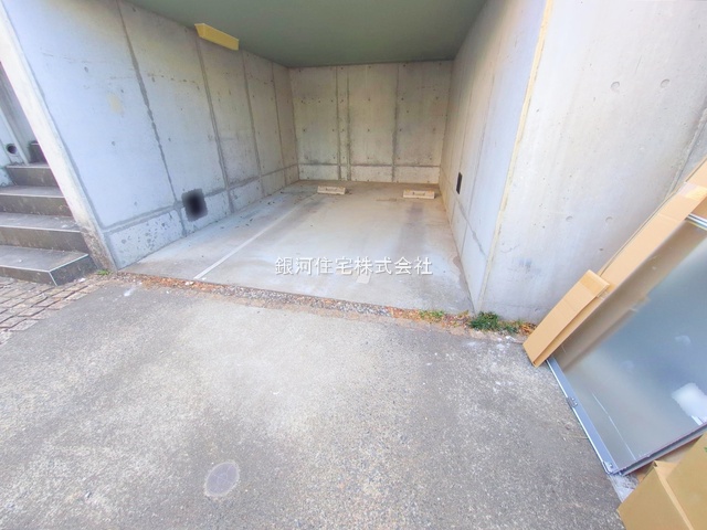 G00382309 神奈川県川崎市宮前区犬蔵１丁目 中古一戸建て 5390万円 土地面積143.55m² (約43.42坪) 建物面積106.19m² (約32.12坪) 間取り４ＬＤＫ 築年月2004年11月(築21年)【外観17】