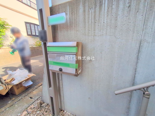 G00382309 神奈川県川崎市宮前区犬蔵１丁目 中古一戸建て 5390万円 土地面積143.55m² (約43.42坪) 建物面積106.19m² (約32.12坪) 間取り４ＬＤＫ 築年月2004年11月(築21年)【外観18】