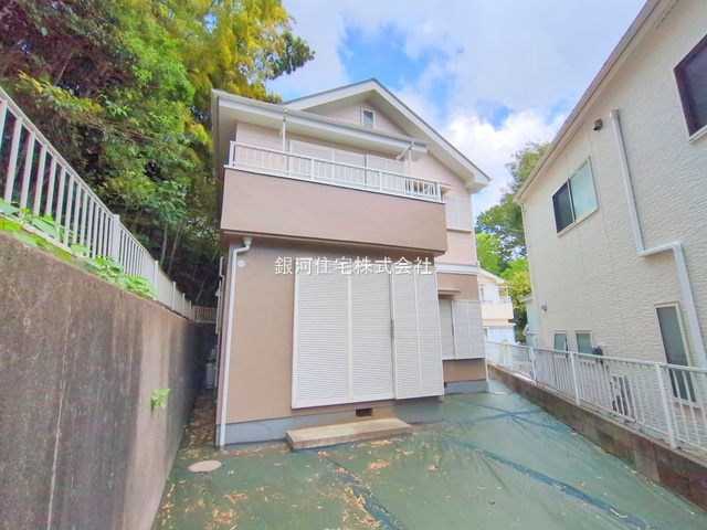 G00382866 神奈川県大和市下鶴間 中古一戸建て 3180万円 土地面積146.37m² (約44.27坪) 建物面積94.36m² (約28.54坪) 間取り４ＬＤＫ 築年月1995年02月(築30年)【外観2】