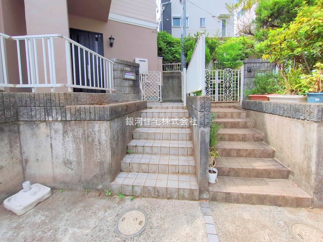 G00382866 神奈川県大和市下鶴間 中古一戸建て 3180万円 土地面積146.37m² (約44.27坪) 建物面積94.36m² (約28.54坪) 間取り４ＬＤＫ 築年月1995年02月(築30年)【外観7】