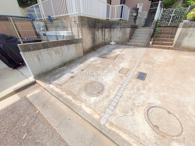 G00382866 神奈川県大和市下鶴間 中古一戸建て 3180万円 土地面積146.37m² (約44.27坪) 建物面積94.36m² (約28.54坪) 間取り４ＬＤＫ 築年月1995年02月(築30年)【外観15】