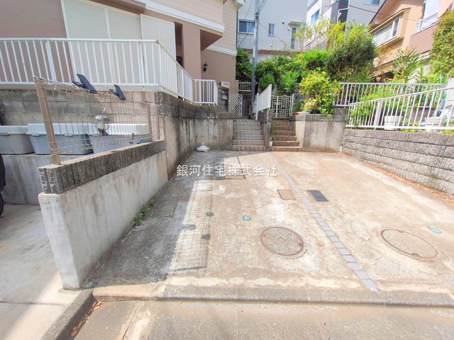 G00382866 神奈川県大和市下鶴間 中古一戸建て 3180万円 土地面積146.37m² (約44.27坪) 建物面積94.36m² (約28.54坪) 間取り４ＬＤＫ 築年月1995年02月(築30年)【外観16】