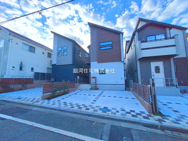 G00383031 東京都小平市学園西町２丁目 新築一戸建て 5780万円 土地面積110.65m² (約33.47坪) 建物面積88.12m² (約26.65坪) 間取り３ＬＤＫ 築年月2025年12月(築１年以内)【外観2】