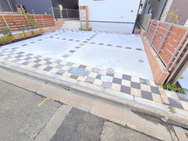 G00383031 東京都小平市学園西町２丁目 新築一戸建て 5780万円 土地面積110.65m² (約33.47坪) 建物面積88.12m² (約26.65坪) 間取り３ＬＤＫ 築年月2025年12月(築１年以内)【外観10】