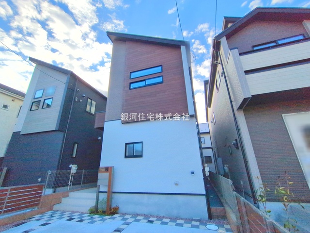 G00383031 東京都小平市学園西町２丁目 新築一戸建て 5780万円 土地面積110.65m² (約33.47坪) 建物面積88.12m² (約26.65坪) 間取り３ＬＤＫ 築年月2025年12月(築１年以内)【外観11】